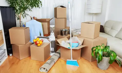 Excellent Cleaning 2 move-in/move-out cleaners in CT wipe down surfaces and clean floors so homes are move in ready.